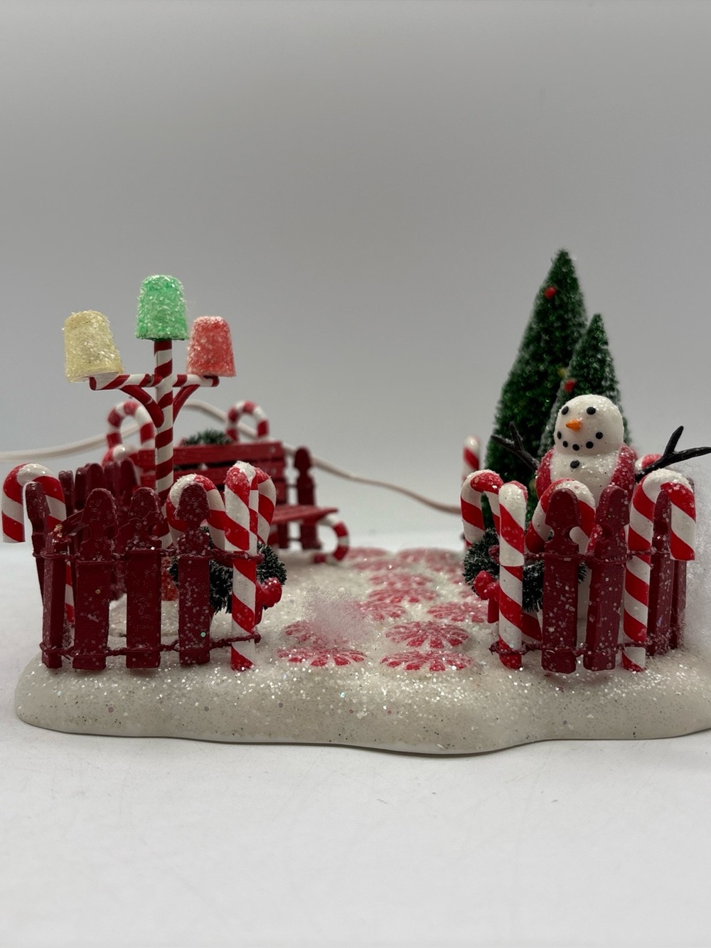 Department 56 2001 Vintage HVC North Pole Series Peppermint Front Yard 56.56817